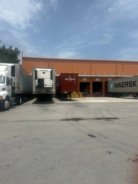 More Photos Of 9601-9667 NW 33rd St, Miami Service For Lease