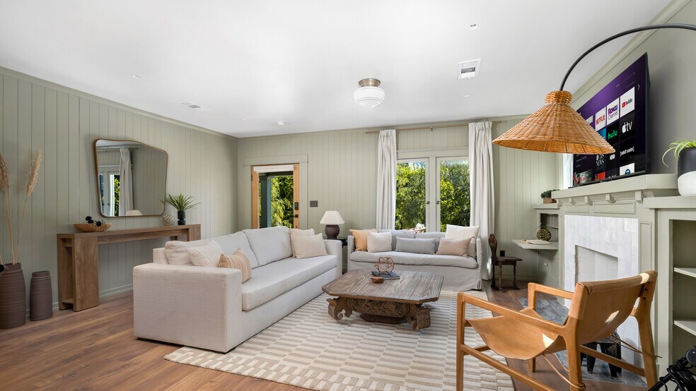 More Photos Of 1351 Seward St, Los Angeles Apartments For Sale