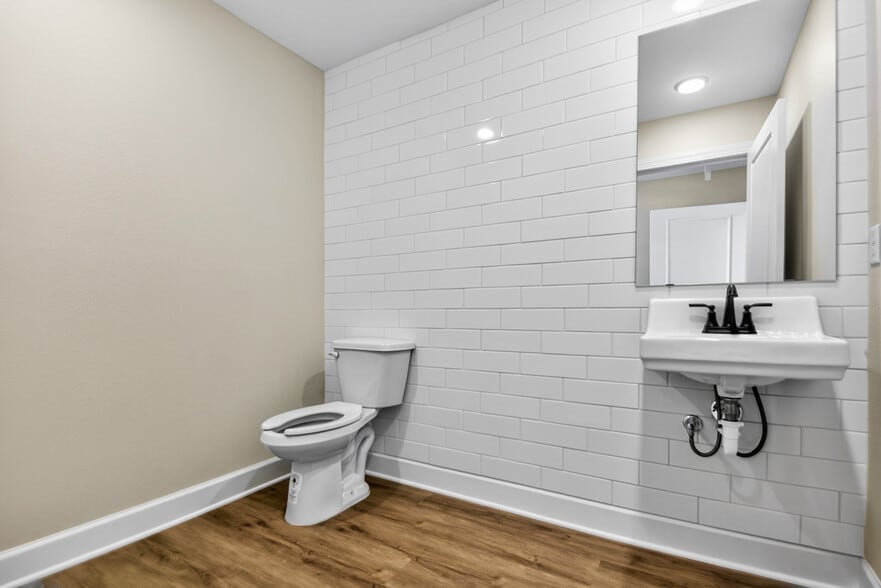 More Photos Of 808 Olive St, North Little Rock Office For Lease