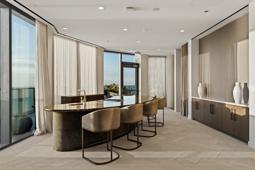 More Photos Of 211 N Harbor Dr, Chicago Apartments For Lease