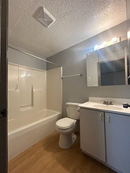 More Photos Of 5724 Glendale Dr, Lockport Apartments For Sale