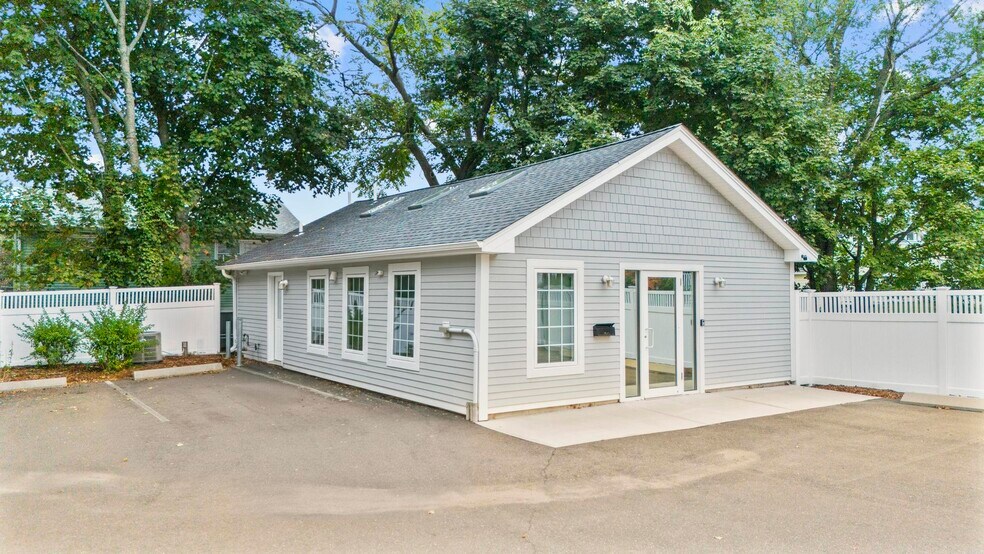 More Photos Of 698 Main St, Branford Office For Sale