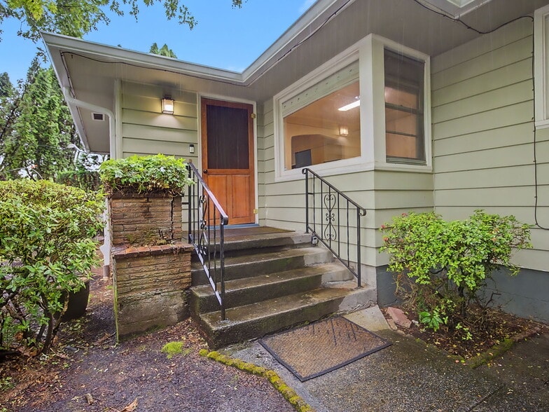 More Photos Of 10423 SE 23RD Ave, Portland Medical For Sale