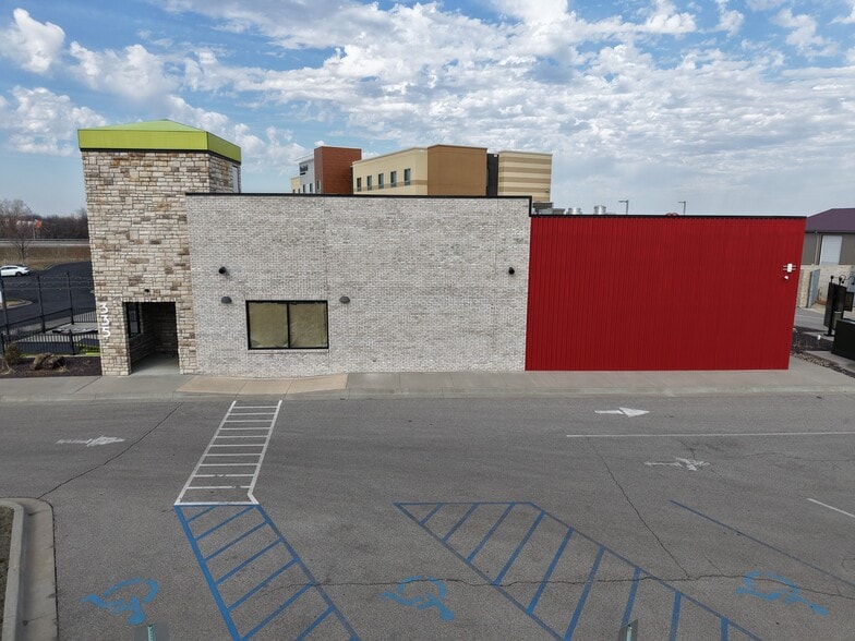 More Photos Of 335 E Russell Ave, Warrensburg Fast Food For Sale