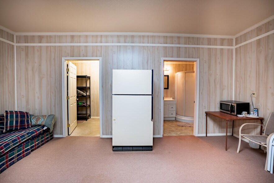 More Photos Of 315 Roy St, Kerrville Warehouse For Sale