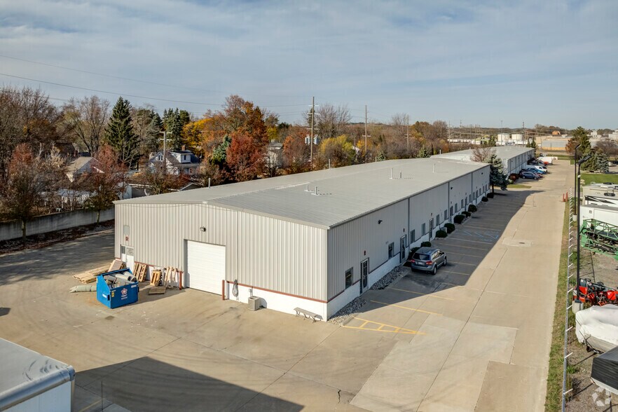 More Photos Of 5499 Perry Dr, Waterford Warehouse For Lease