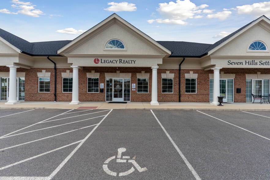 More Photos Of 1415 Crossings Center Dr, Forest Unknown For Lease