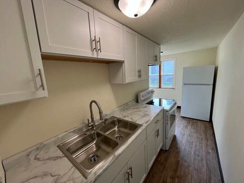 More Photos Of 202 S 4th St, Guthrie Center Multifamily For Sale