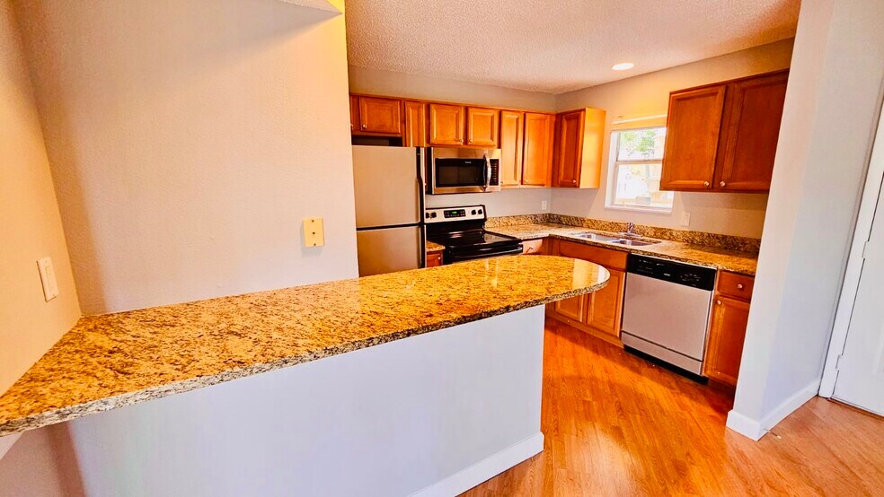 More Photos Of 115 112th Ave NE, Saint Petersburg Specialty For Sale