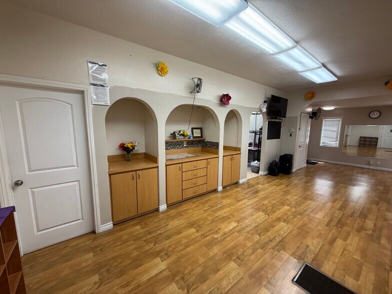 More Photos Of 220-226 W Cypress St, Anaheim Office For Lease