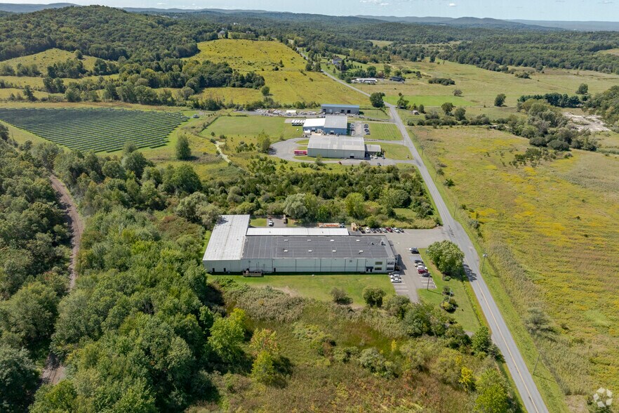 More Photos Of 173 Black Meadow Rd, Chester Warehouse For Lease