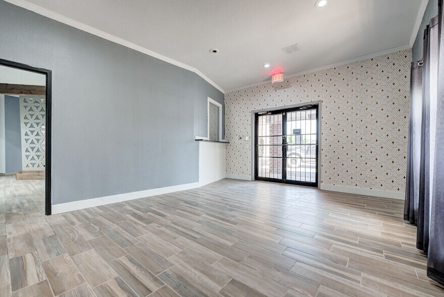 More Photos Of 7917 N May Ave, Oklahoma City Freestanding For Sale