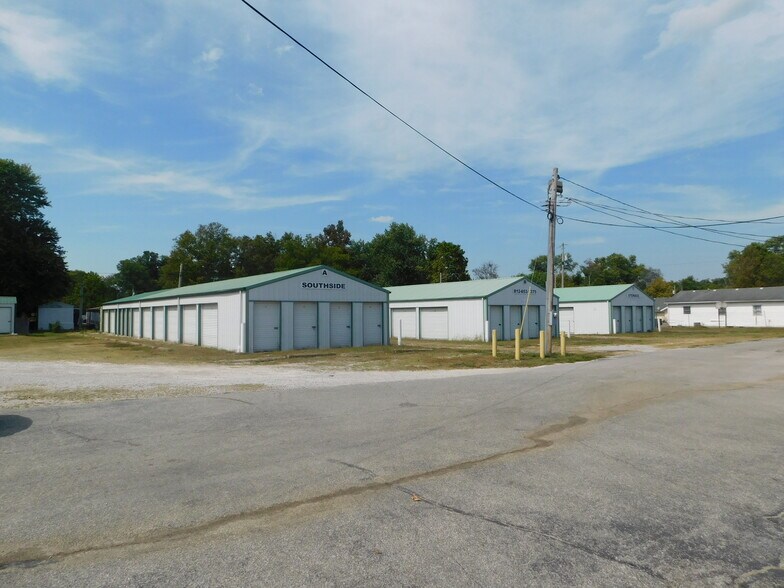 More Photos Of 413 415 417 419 Hackberry St, Paoli General Retail For Sale