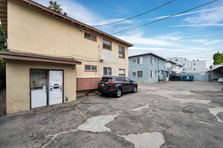 More Photos Of 7224 Hazeltine Ave, Van Nuys Apartments For Sale