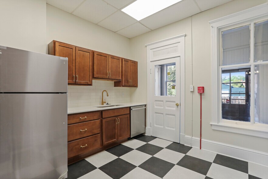 More Photos Of 408 W King St, Martinsburg Loft Creative Space For Lease