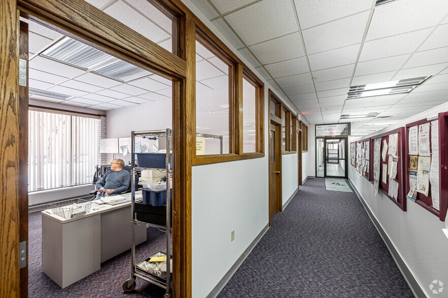 More Photos Of 150 Knotter Dr, Cheshire Manufacturing For Sale