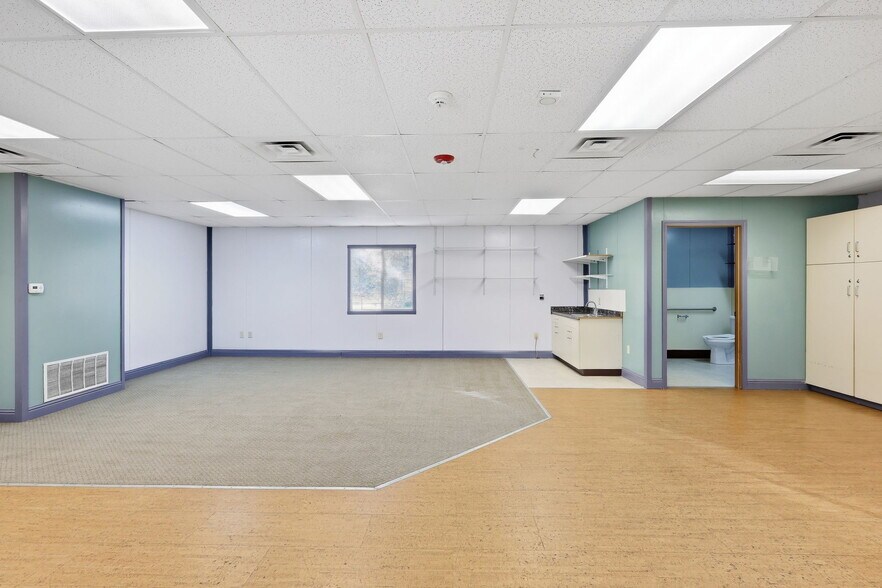 More Photos Of 1671 US Highway 395 N, Minden Office For Sale