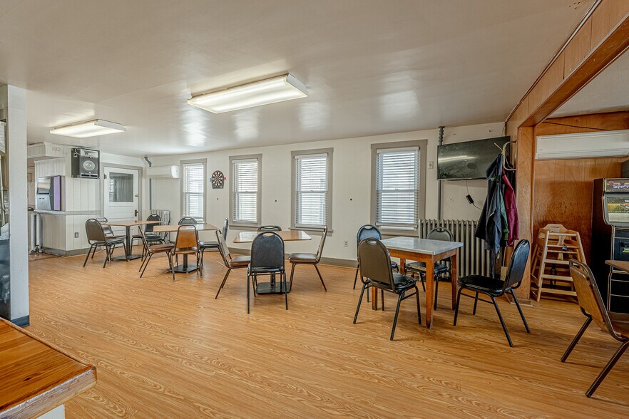 More Photos Of 127 W Main St, Belleville Restaurant For Sale