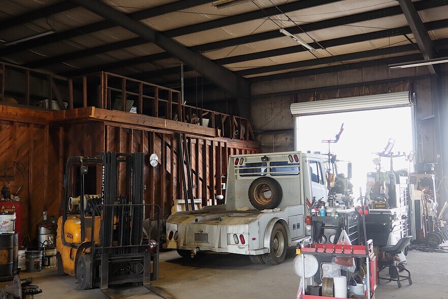 More Photos Of 1530 Parker Ln, Enterprise Warehouse For Lease