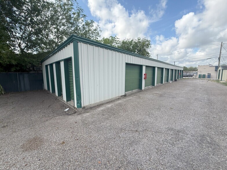 More Photos Of 1605 10th St, Corpus Christi Specialty For Sale