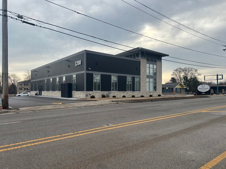 More Photos Of 1200 N Milwaukee Ave, Libertyville Auto Repair For Lease