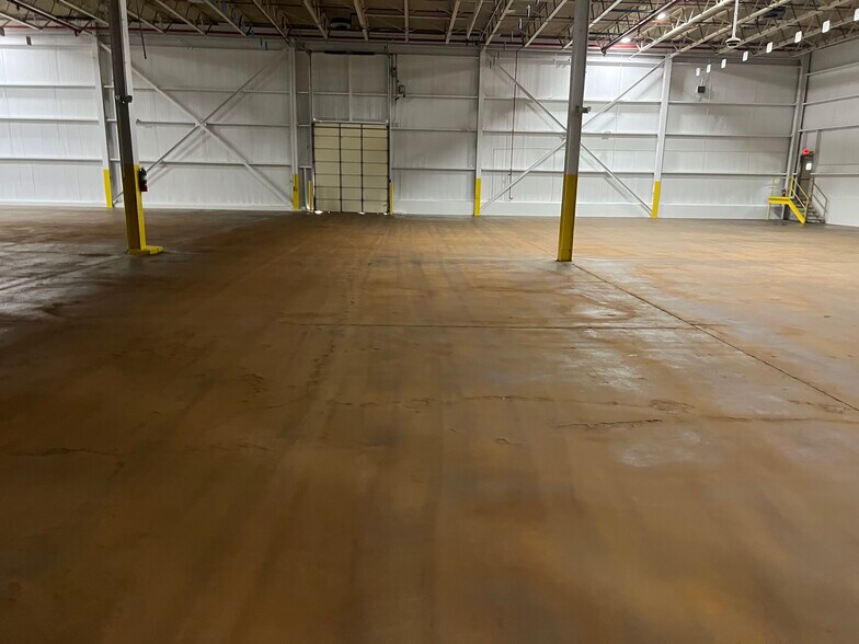 More Photos Of 1611 James P Cole Blvd, Flint Manufacturing For Lease