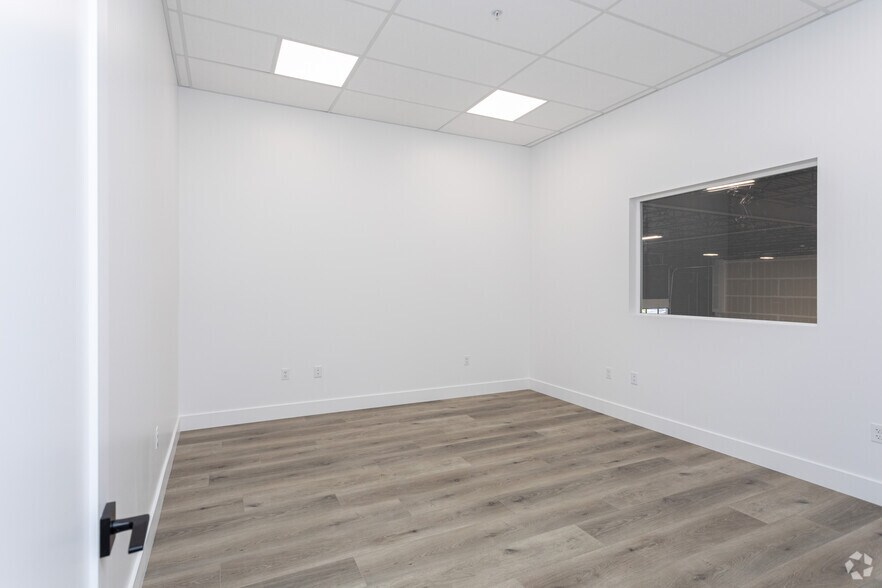 More Photos Of 1564 250 W, Spanish Fork Showroom For Lease