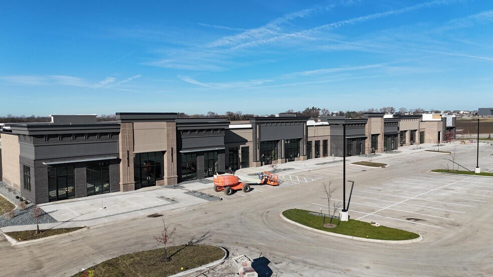 More Photos Of Grand Prairie PKWY, Waukee Restaurant For Lease