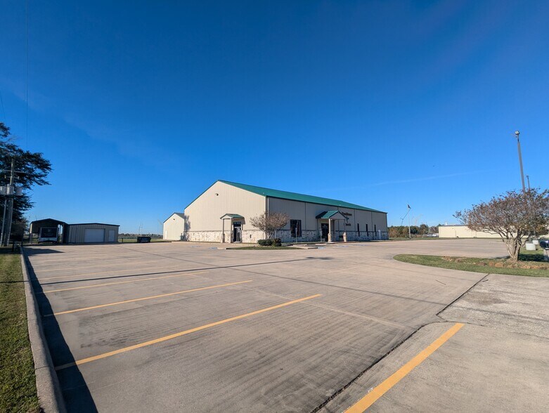 More Photos Of 5315 N Twin City Hwy, Nederland Warehouse For Sale