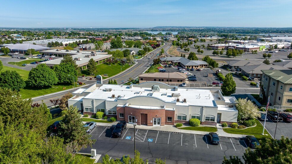 More Photos Of 1020 N Center Pky, Kennewick Office For Lease