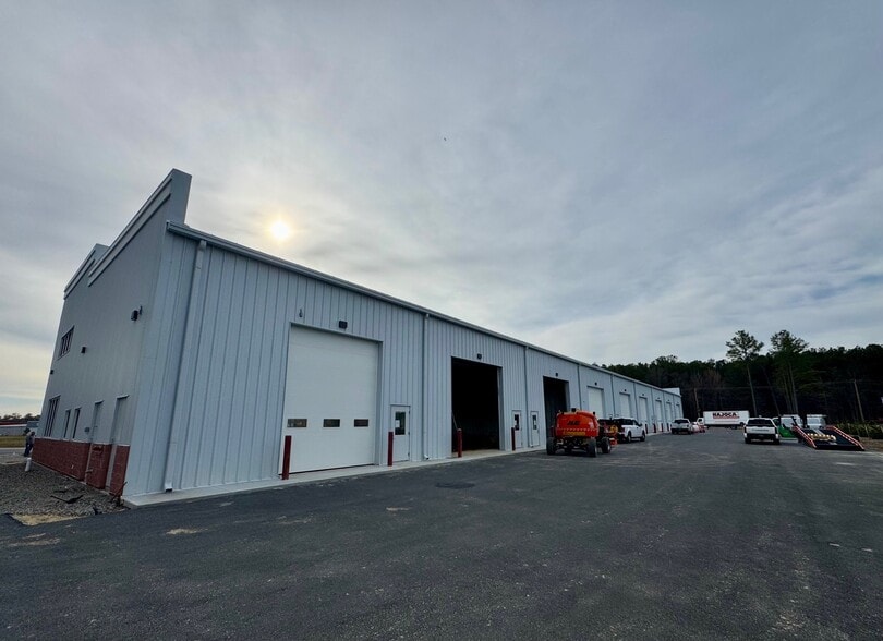 More Photos Of 31013 Besche Ave, Georgetown Showroom For Lease