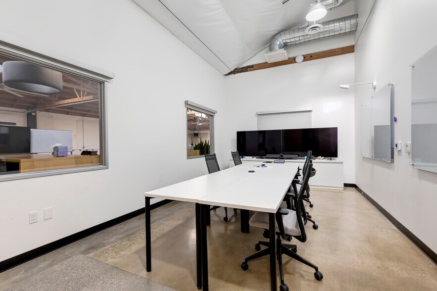 More Photos Of 956 W Hyde Park Blvd, Inglewood Manufacturing For Lease