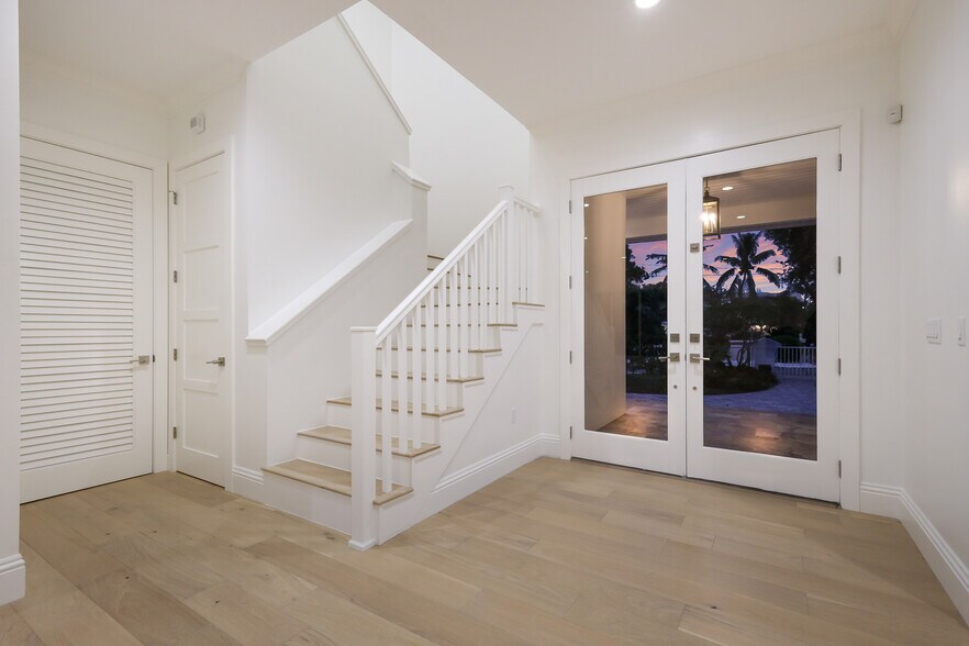 More Photos Of 1718 Bay St, Sarasota Specialty For Sale