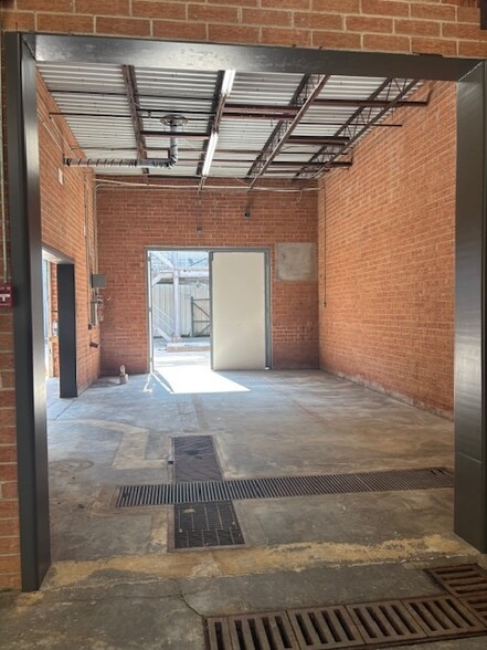 More Photos Of 2026 Kingsley Dr, Albemarle Manufacturing For Lease