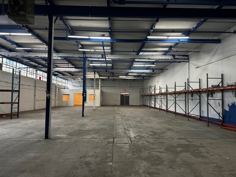 More Photos Of 395 Westbury Blvd, Hempstead Warehouse For Lease