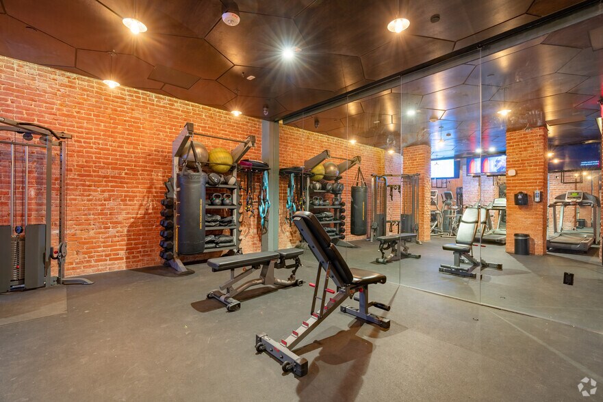 More Photos Of 5529-5533 Hollywood Blvd, Los Angeles Apartments For Lease