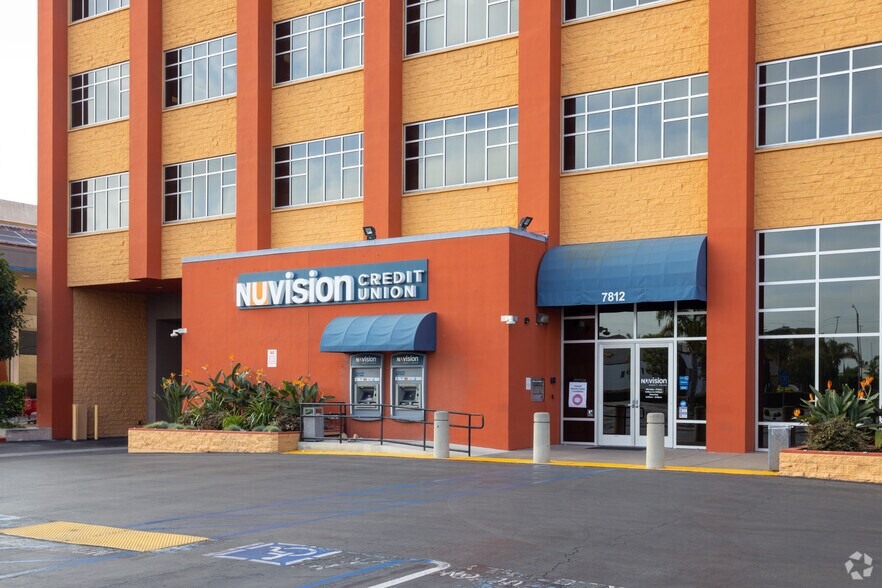 More Photos Of 7812 Edinger Ave, Huntington Beach Office For Sale