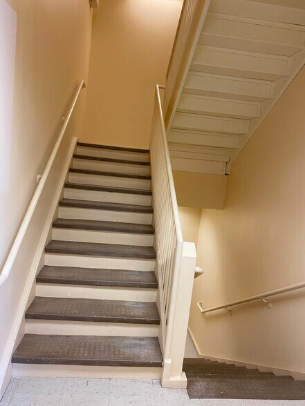 More Photos Of 345 N Main St, New City Office For Sale
