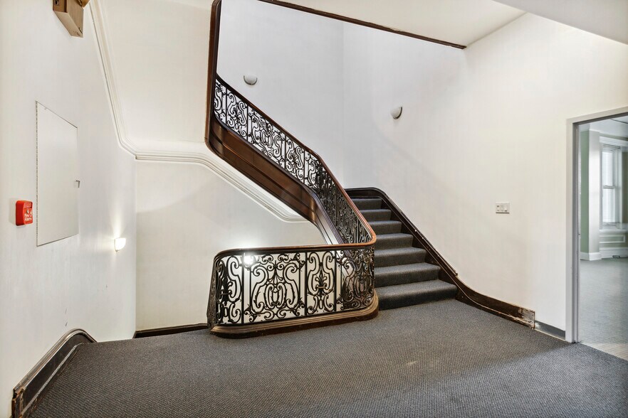 More Photos Of 2112 Walnut St, Philadelphia Office Residential For Sale