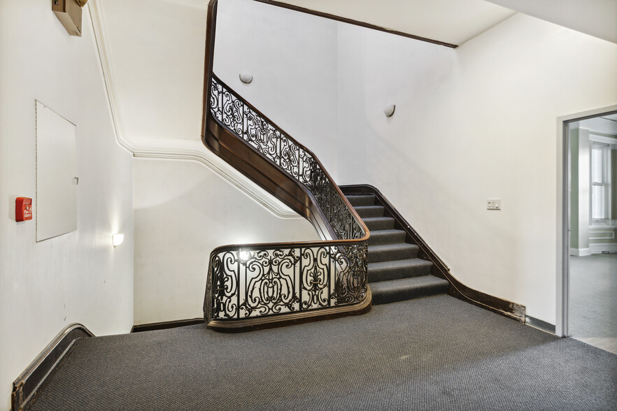 More Photos Of 2112 Walnut St, Philadelphia Office Residential For Sale