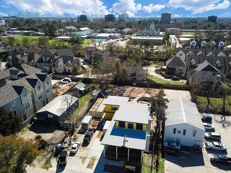 More Photos Of 963 Judiway St, Houston General Retail For Lease