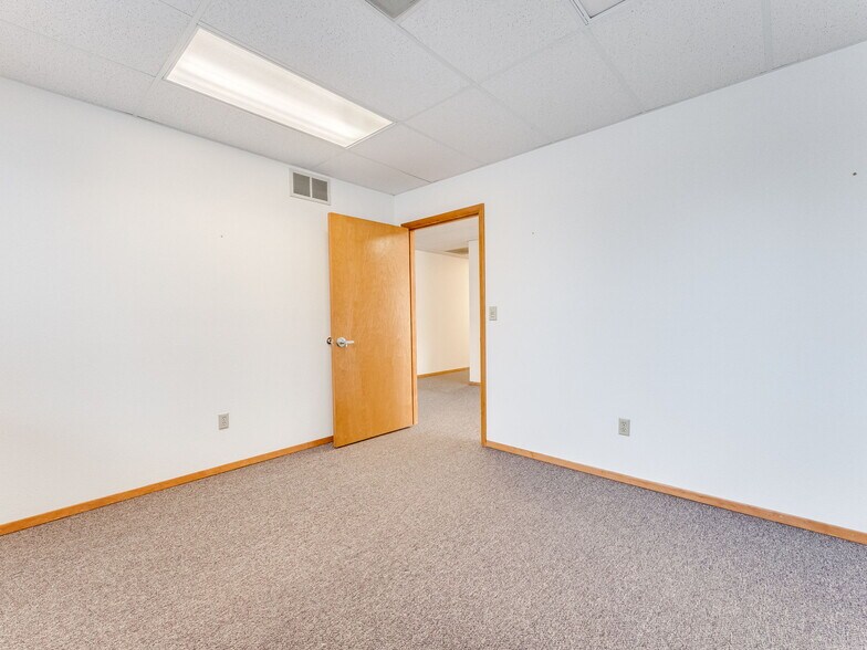 More Photos Of 2275 NE McDaniel Ln, Mcminnville Office For Lease