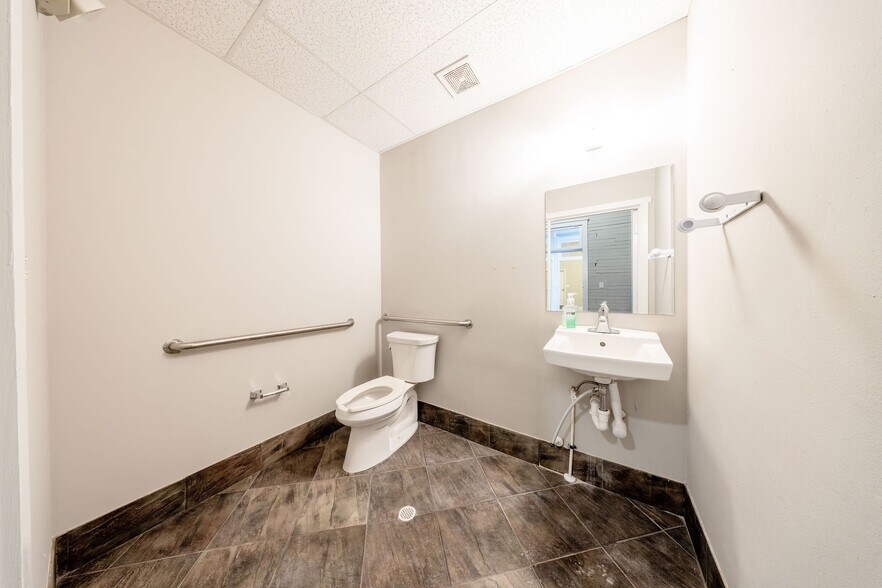 More Photos Of 121 E 1st St, Sanford Office Residential For Sale