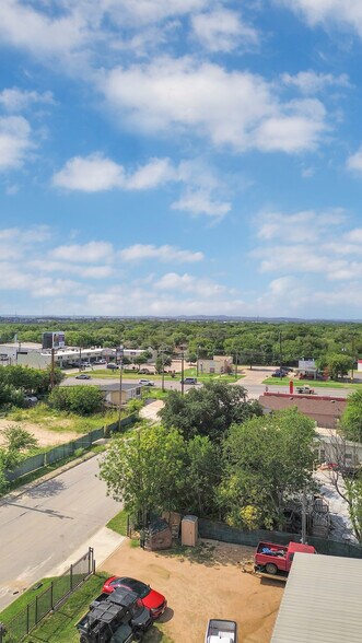 More Photos Of 5690 Easterling, San Antonio Warehouse For Sale