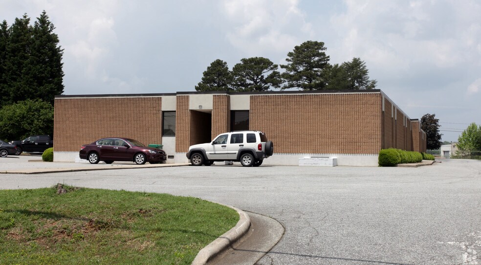 More Photos Of 131 W Parris Ave, High Point Office For Lease