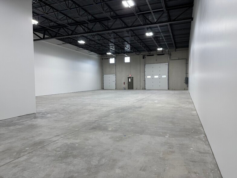 More Photos Of 205 E Morrissey Dr, Elkhorn Warehouse For Lease