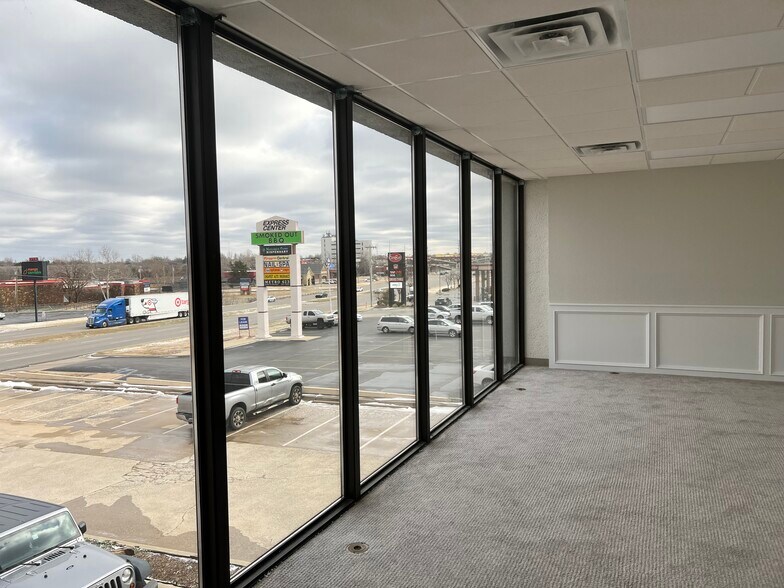 More Photos Of 6300 NW Expressway, Oklahoma City Medical For Sale