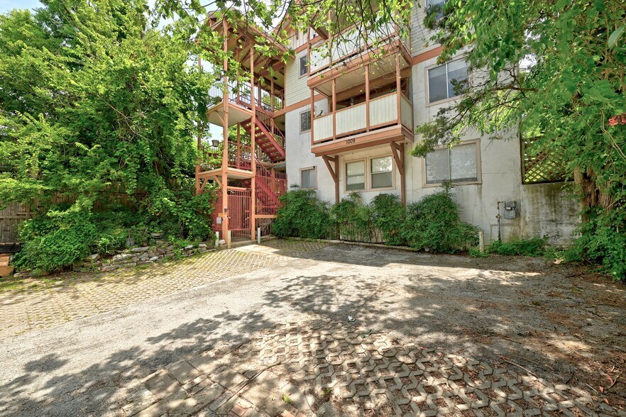 More Photos Of 1009 E 16th St, Austin Apartments For Sale