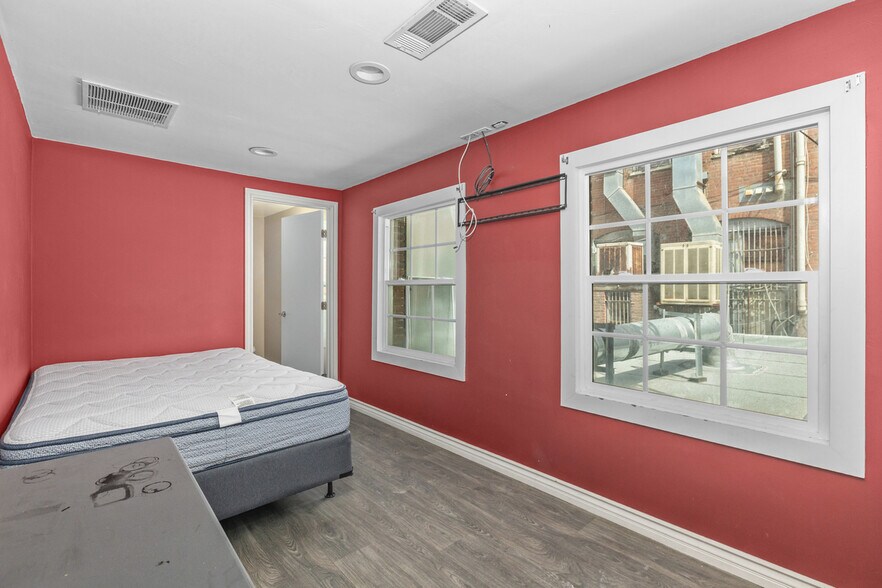 More Photos Of 827-835 4th Ave, San Diego Storefront For Sale