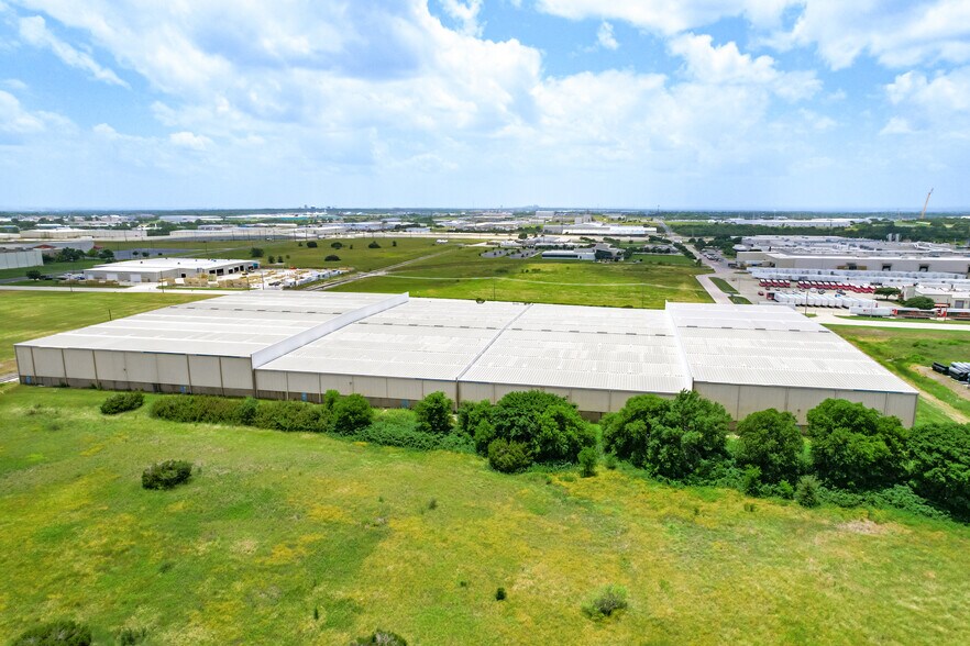 More Photos Of 2412 Wilsonart Dr, Temple Warehouse For Lease